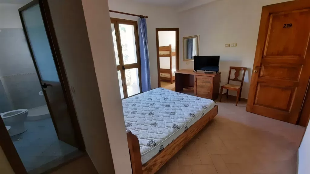 Jerolda - 17 - Family MV 1.jpg